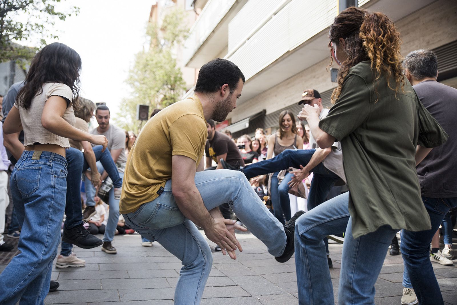 Dia Internacional de la Dansa:  El carrer dansa. FOTO: Bernat Millet.