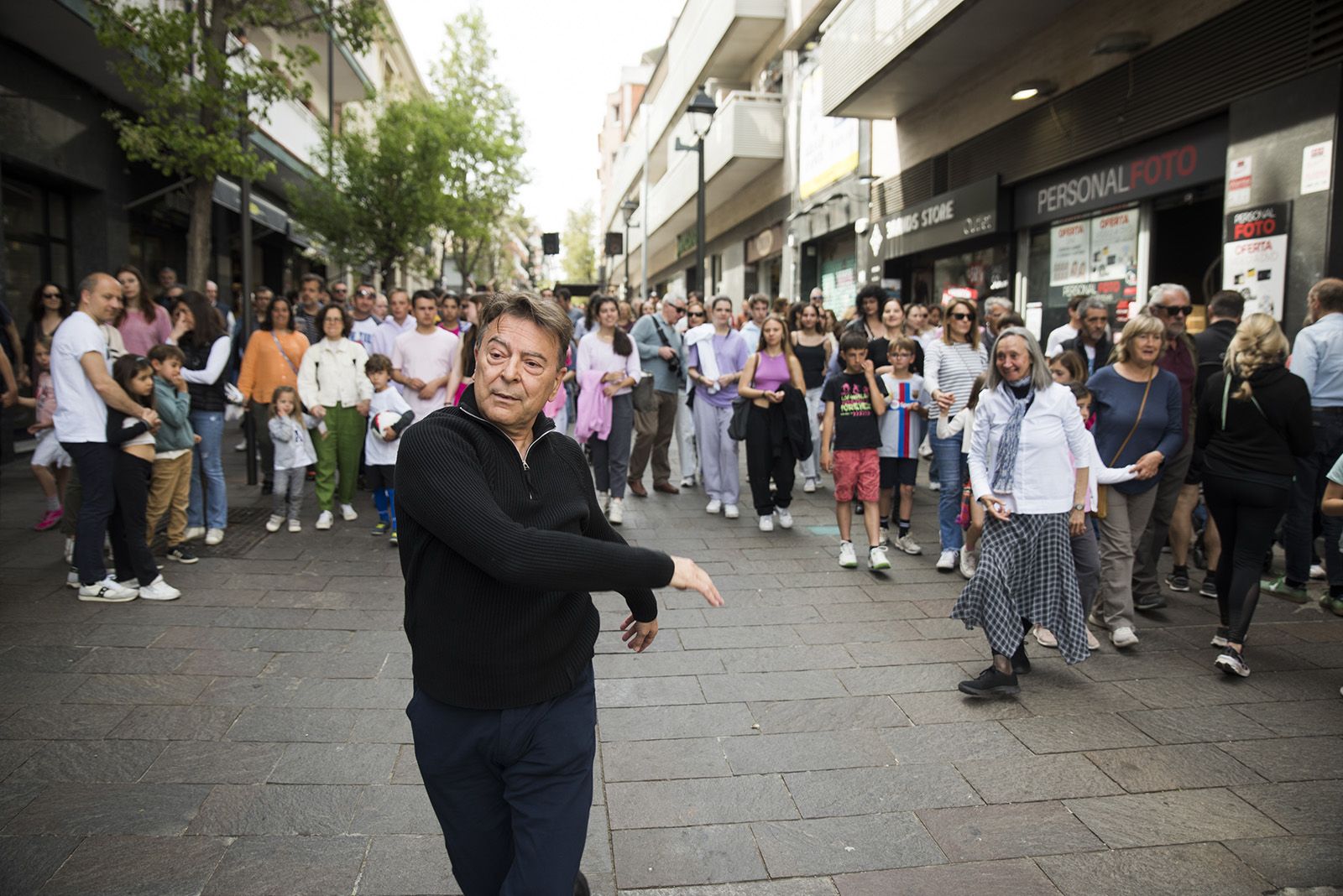 Dia Internacional de la Dansa:  El carrer dansa. FOTO: Bernat Millet.