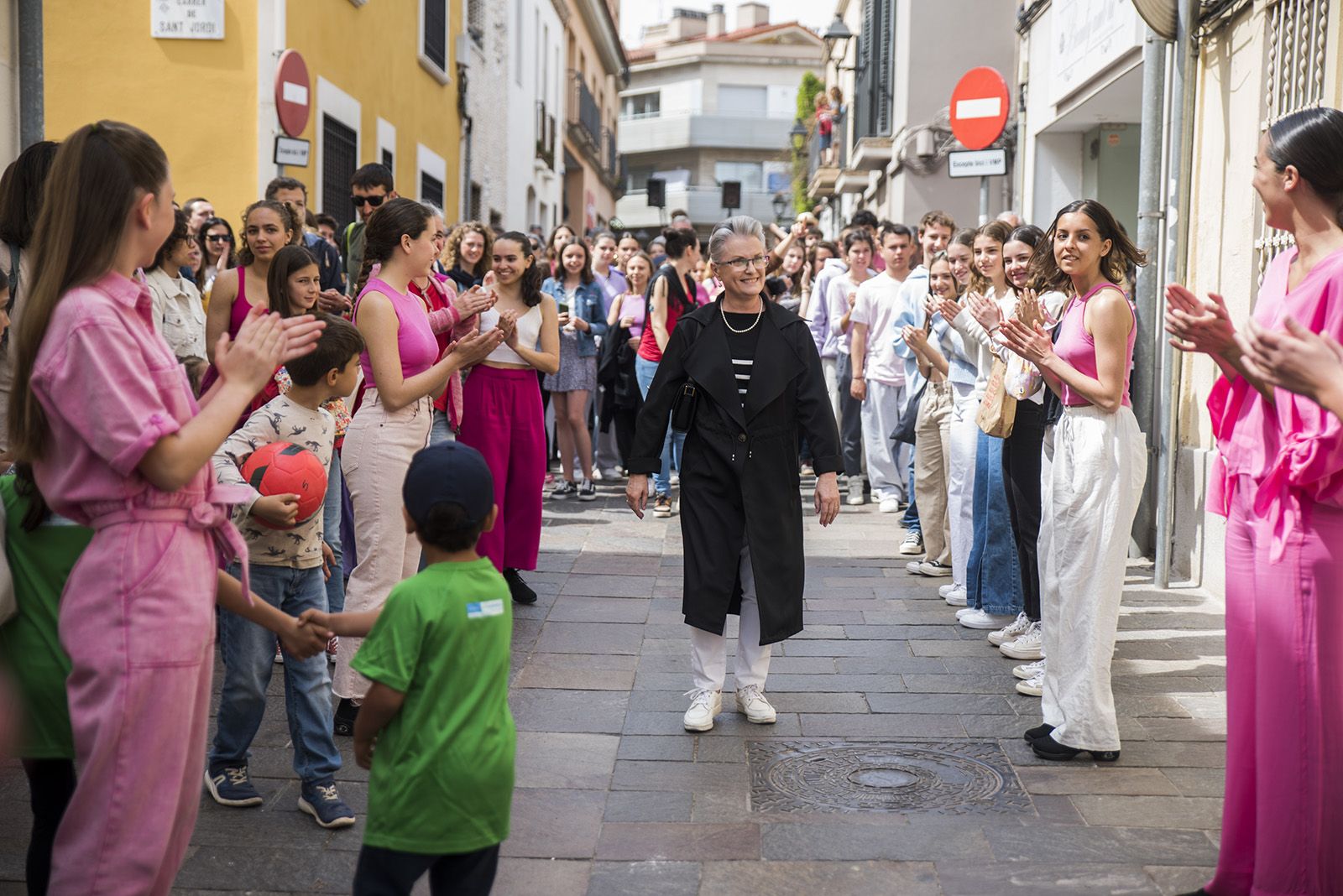 Dia Internacional de la Dansa:  El carrer dansa. FOTO: Bernat Millet.