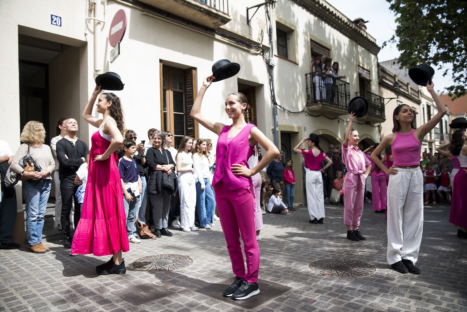 Dia Internacional de la Dansa:  El carrer dansa. FOTO: Bernat Millet.
