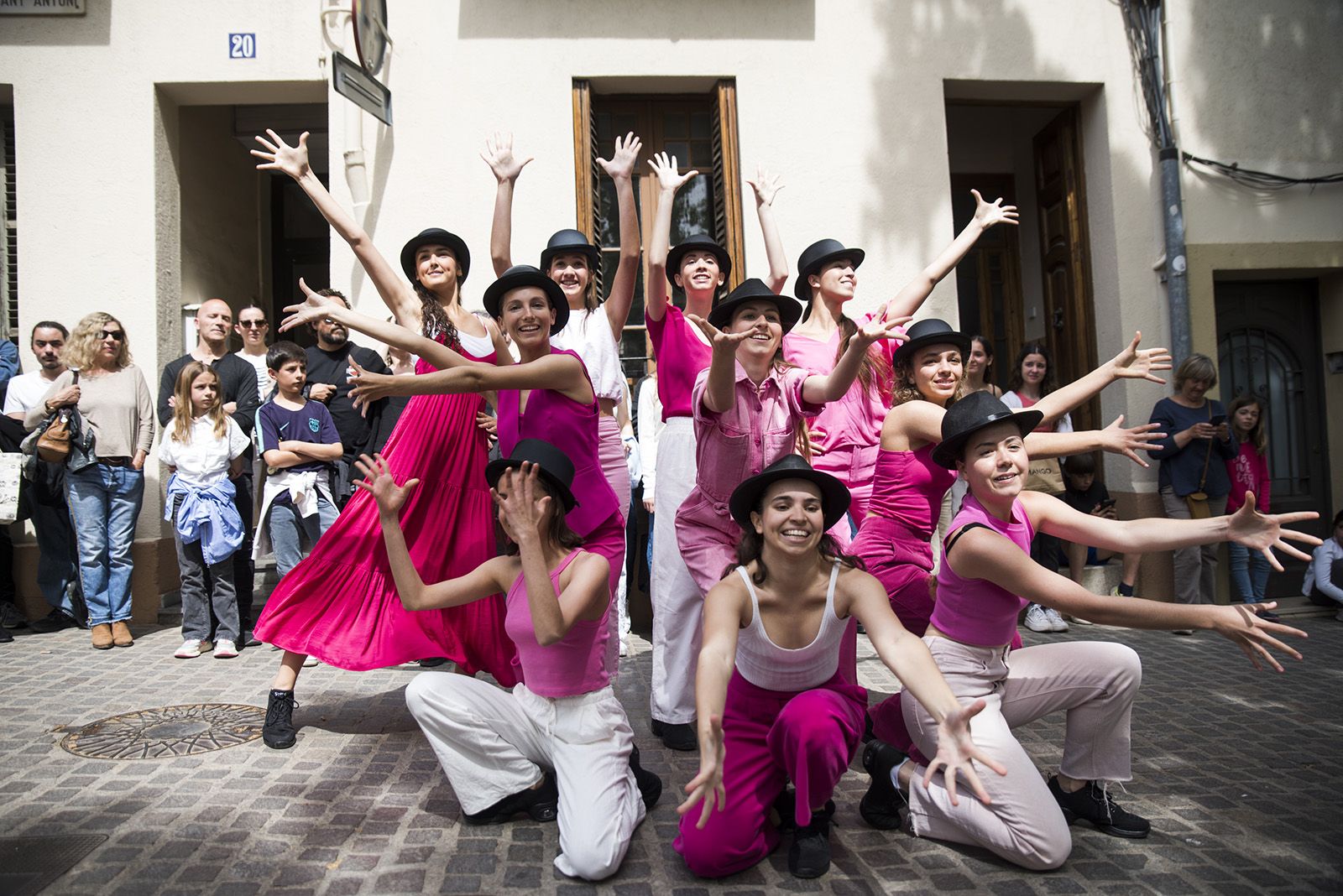 Dia Internacional de la Dansa:  El carrer dansa. FOTO: Bernat Millet.