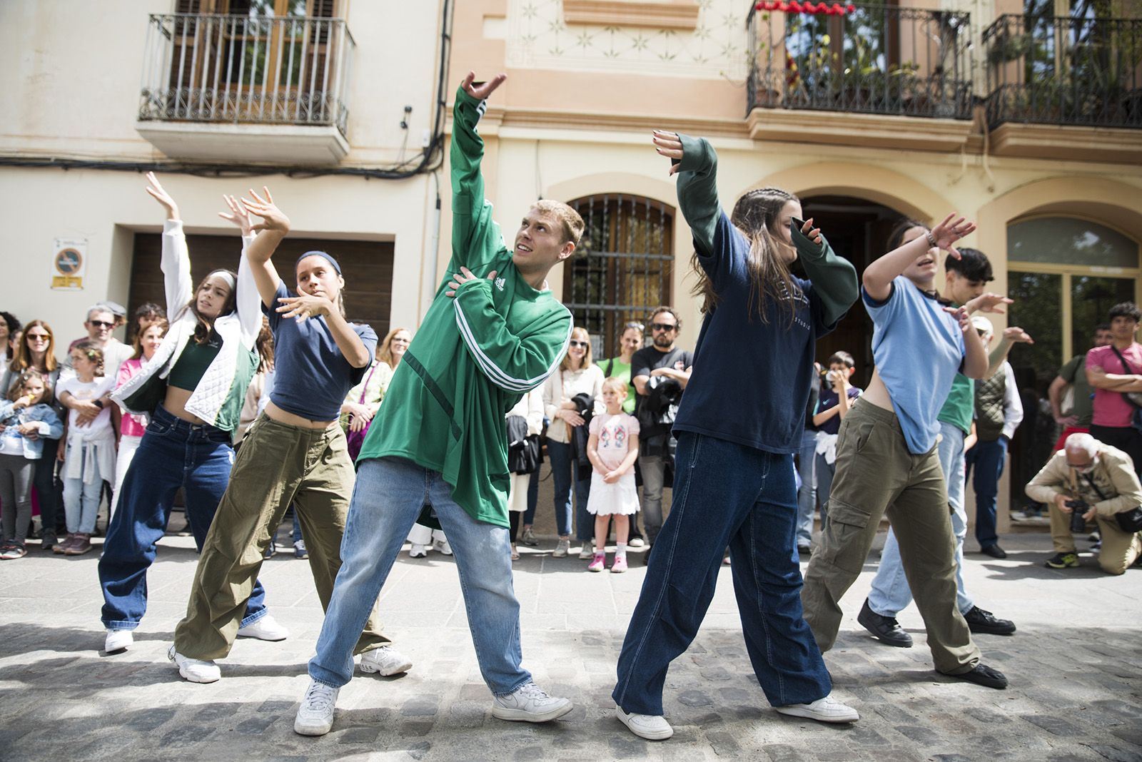 Dia Internacional de la Dansa:  El carrer dansa. FOTO: Bernat Millet.