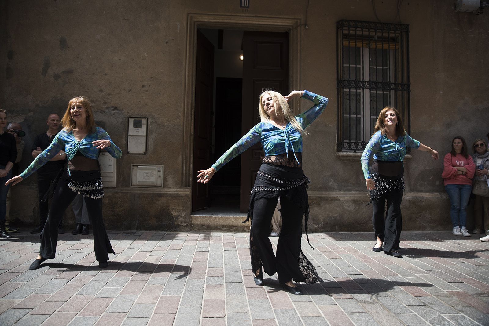Dia Internacional de la Dansa:  El carrer dansa. FOTO: Bernat Millet.