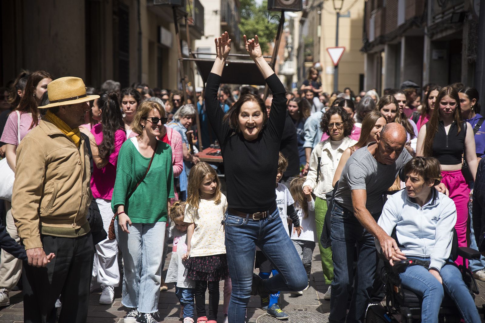 Dia Internacional de la Dansa:  El carrer dansa. FOTO: Bernat Millet.