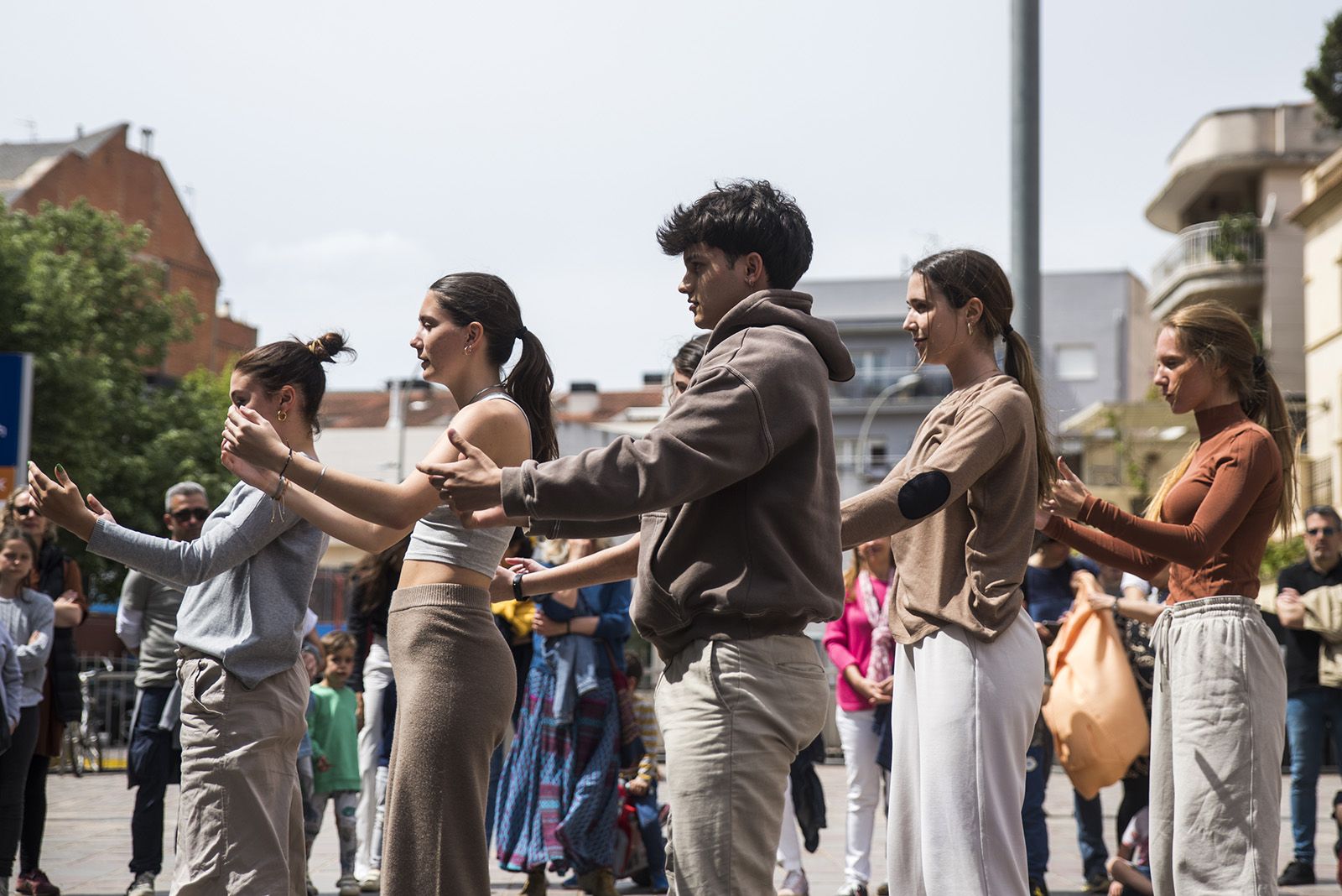 Dia Internacional de la Dansa:  El carrer dansa. FOTO: Bernat Millet.