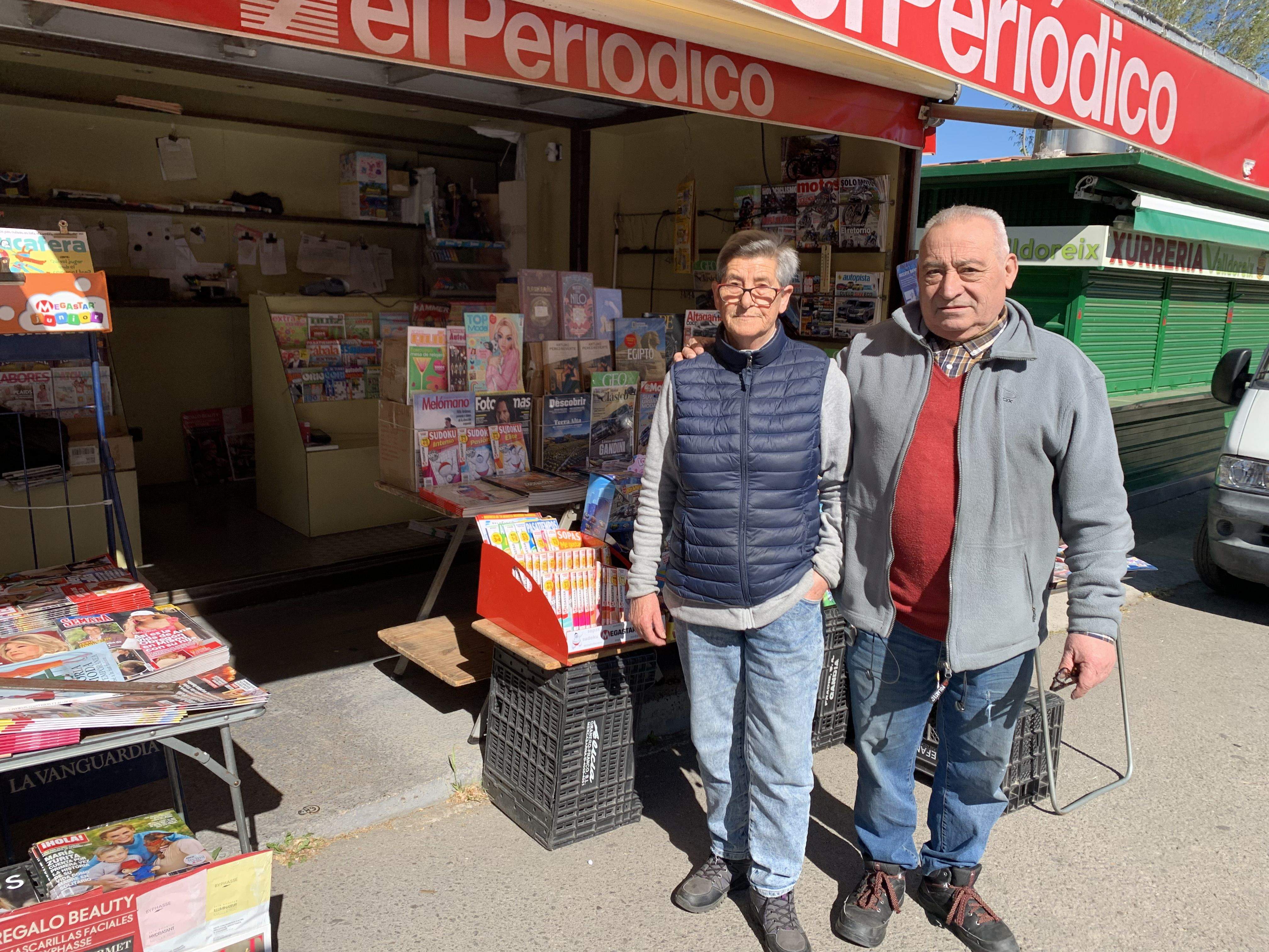 El quiosc de Valldoreix i els seus propietaris. Foto: TOT Sant Cugat