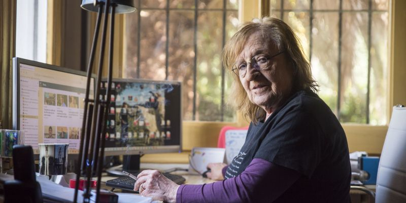 Marta Pessarrodona al seu estudi. FOTO: Bernat Millet