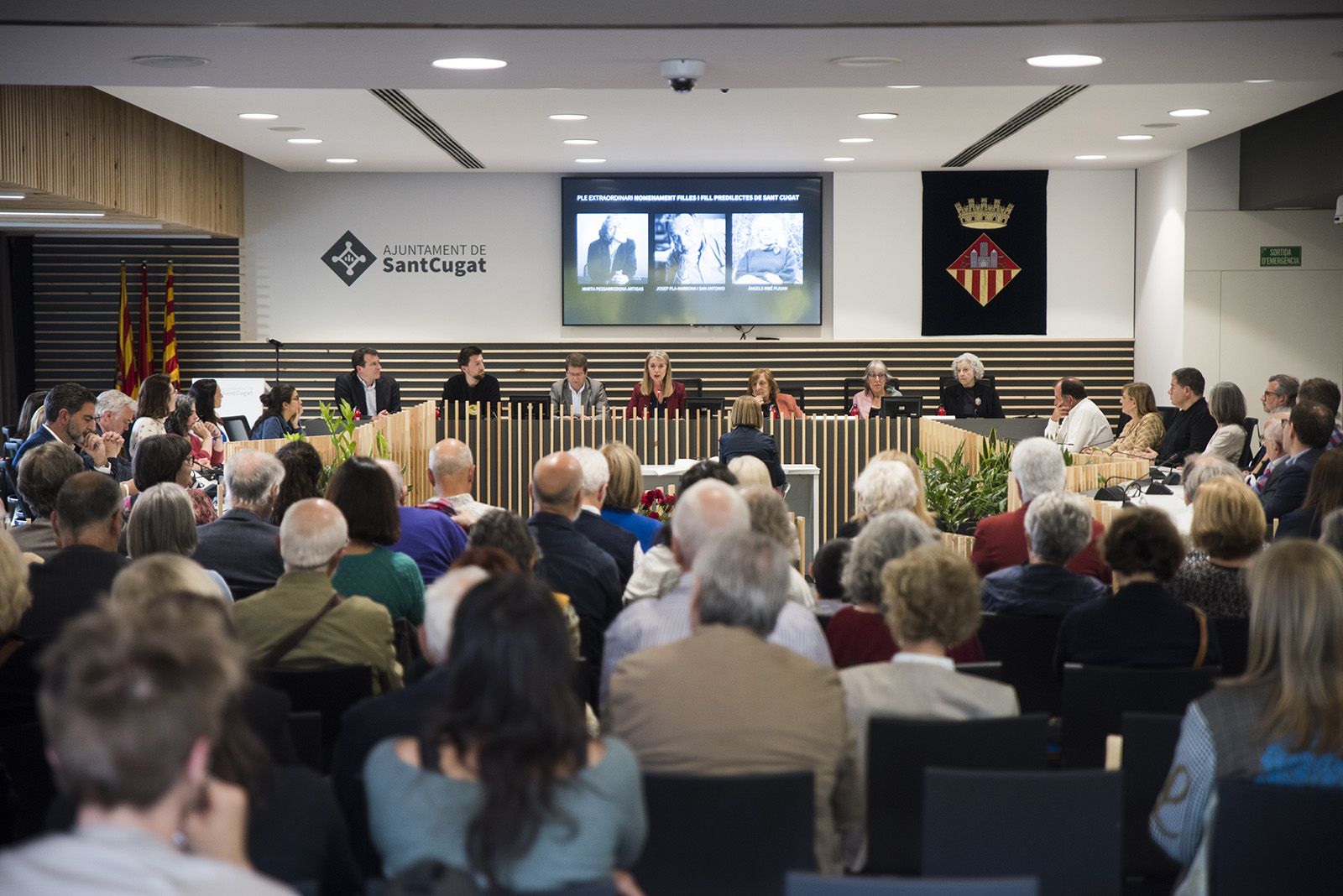 Nomenament com a fills predilectes de Sant Cugat de Marta Pessarrodona, Josep Pla Narbona i Àngels Ribé. FOTO: Bernat Millet.