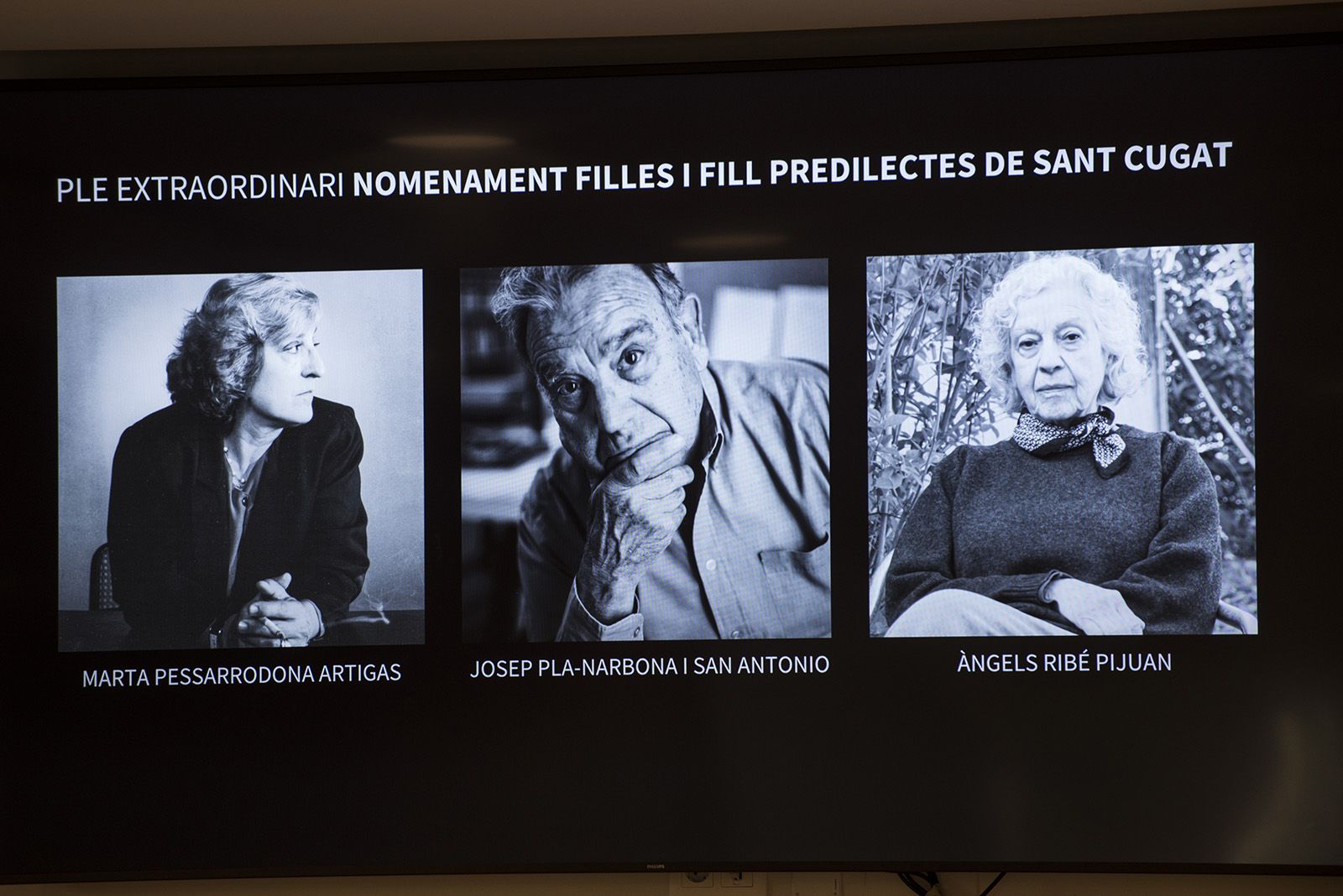 Nomenament com a fills predilectes de Sant Cugat de Marta Pessarrodona, Josep Pla Narbona i Àngels Ribé. FOTO: Bernat Millet.