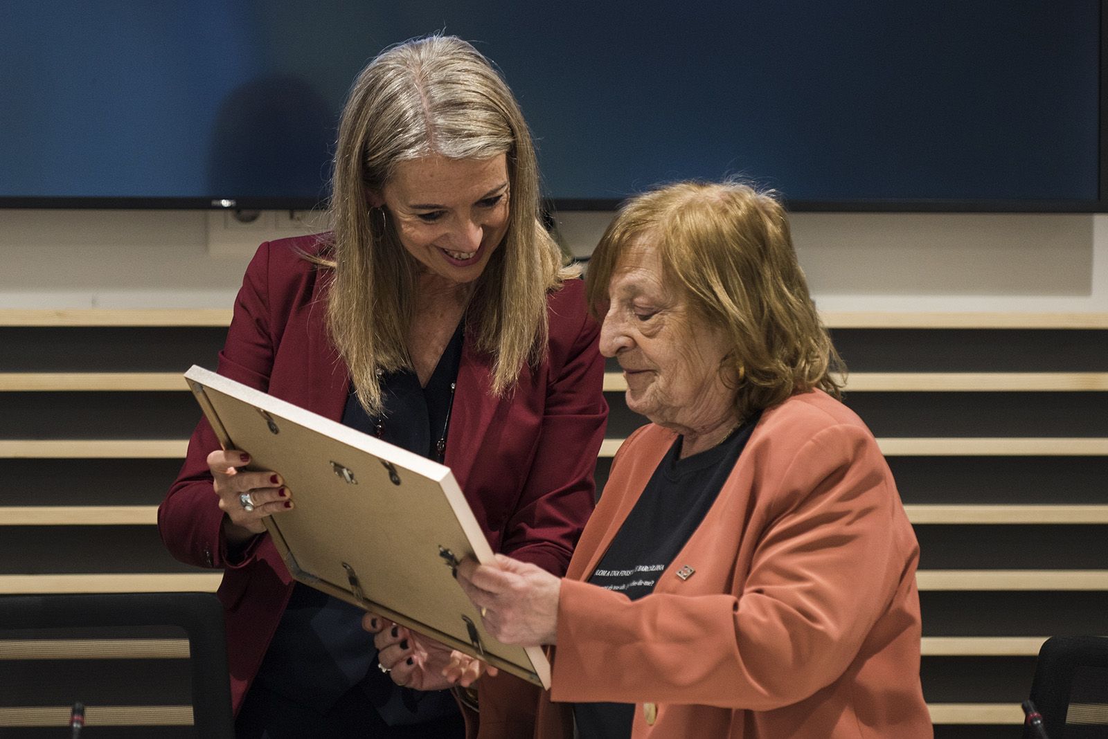 Nomenament com a fills predilectes de Sant Cugat de Marta Pessarrodona, Josep Pla Narbona i Àngels Ribé. FOTO: Bernat Millet.