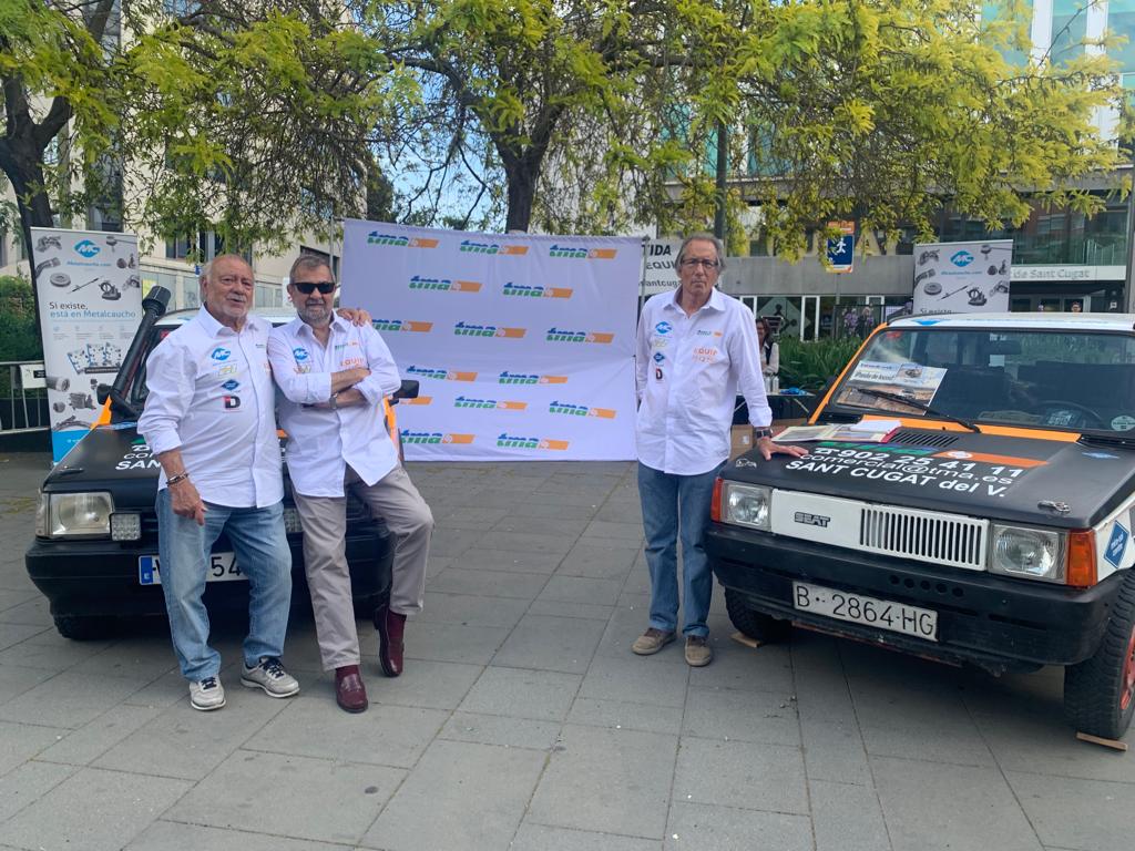 Joan Molinera i el seu copilot (esquerra) i Ubald de Azpiazu (dreta), membres de l'Equip Sant Cugat. FOTO: Nielo Ballart