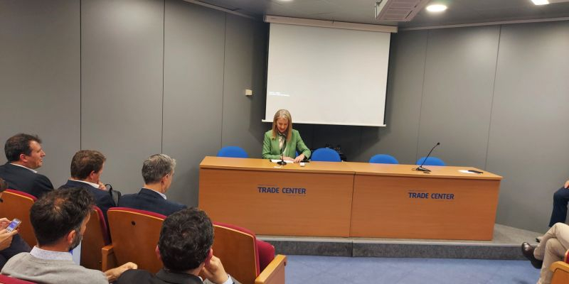 La jornada 'La gestió de les dades sanitàries en salut: reptes i oportunitats' durant la intervenció de l'alcaldessa, Mireia Ingla. FOTO: JLS