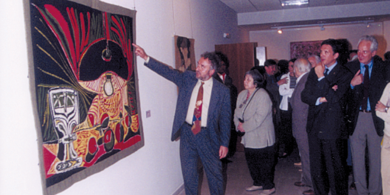 El tapís exposat en la reobertura de la Casa Aymat, abril 2003. Foto: Cedida