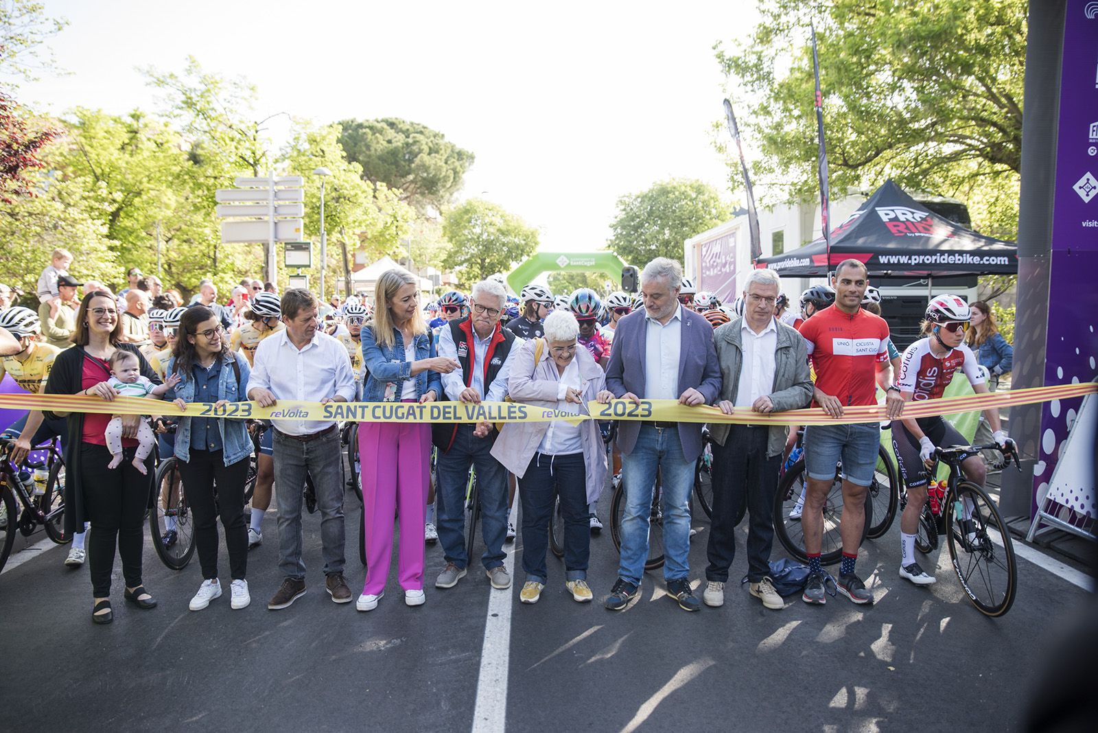 Montserrat Pineda, secretària de Feminismes de la Generalitat, ha participat en el tall de cinta de la 4a reVolta. FOTO: Bernat Millet.