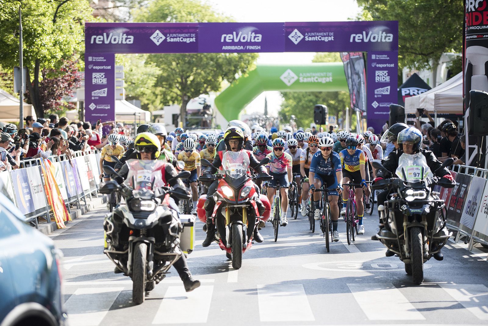 La 4a reVolta ha tornat a tenir punt de sortida i meta a Sant Cugat. FOTO: Bernat Millet.