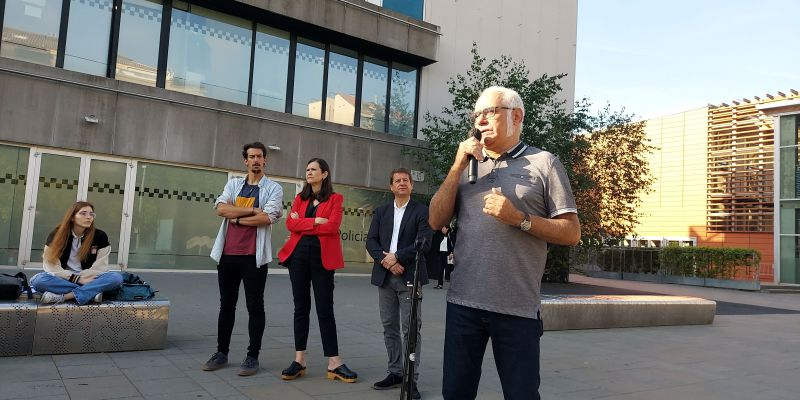 José F. Mota fent l'explicació història a la Jornada de Memòria Històrica per commemorar a Sant Cugat el Dia d'homenatge als espanyols deportats. FOTO: TOT