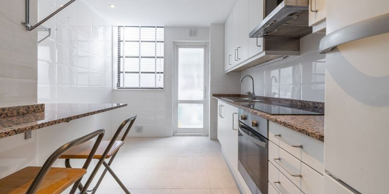 Cuina-office del pis de l'Eixample de Sant Cugat de la immobiliària Vivendex. FOTO: Cedida