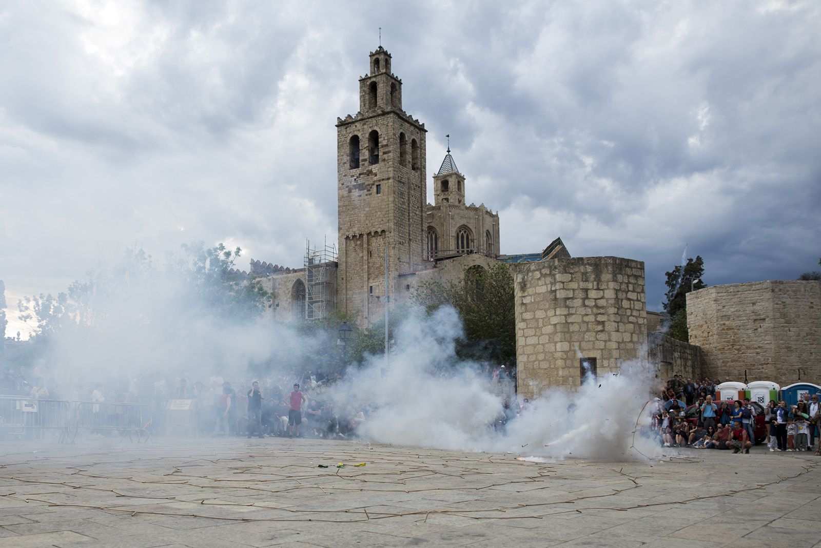 Els Diables de Sant Cugat han posat fi a l'Encabronada amb una traca de 200 metres. Foto: Bernat Millet
