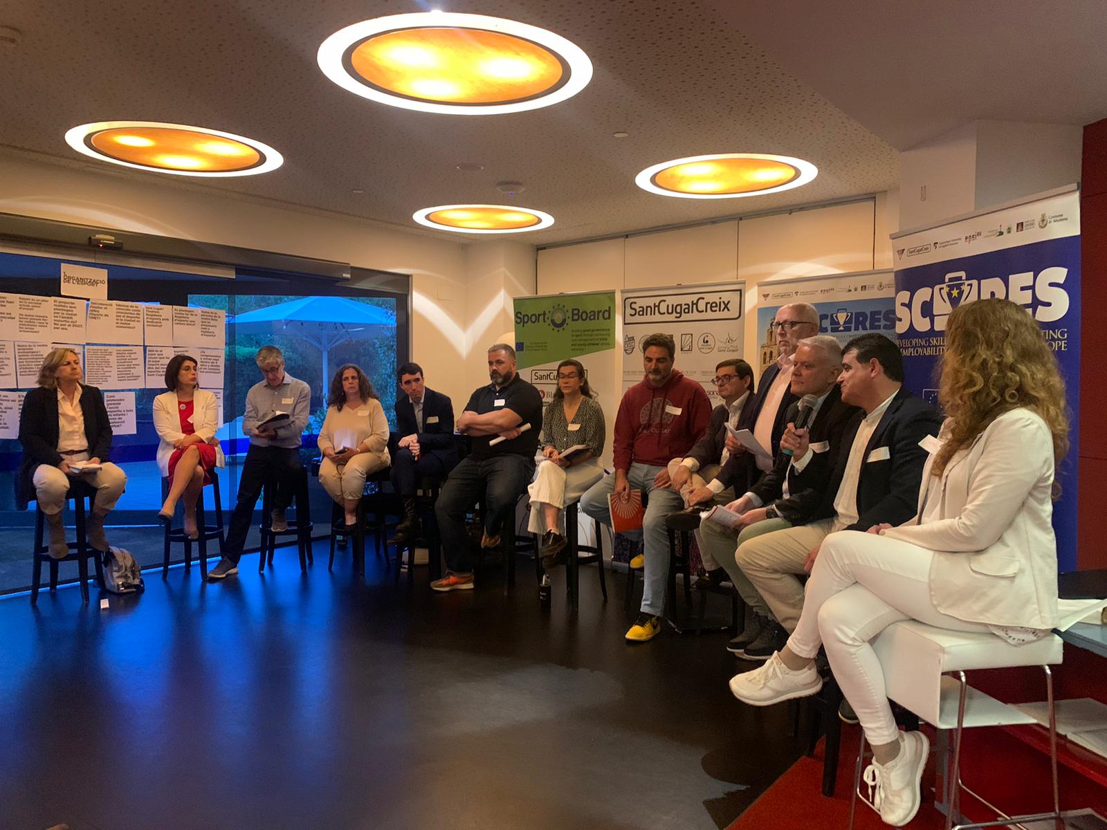 El debat electoral sobre esports, de Sant Cugat Creix, ha comptat amb 13 partits polítics dels 15 que es presenten en les eleccions i ha repassat temes com la falta d'equipaments o la despesa destinada en l'àmbit esportiu. FOTO: Nielo Ballart