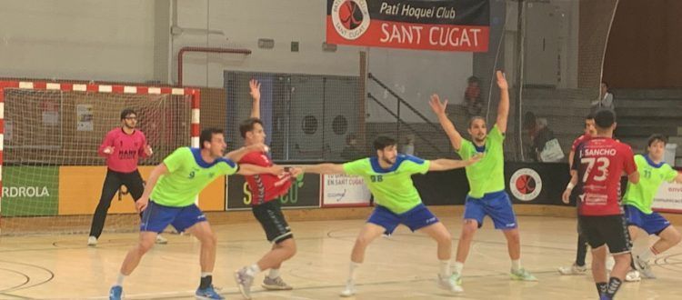 L'Handbol Sant Cugat guanya contra l'Handbol Sant Joan Despí en un duel disputat al pavelló 2 de la ZEM Rambla del Celler. FOTO: Nielo Ballart
