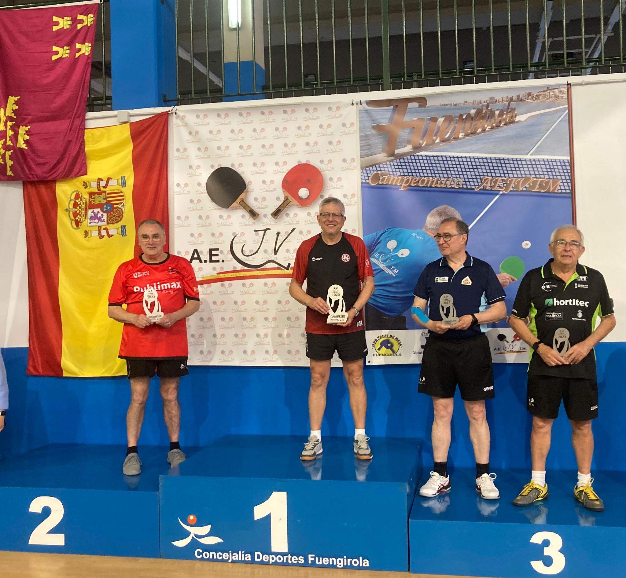 Joan Pareja, de la UESC, en el podi del Campionat d'Espanya de veterans. FOTO: Cedida