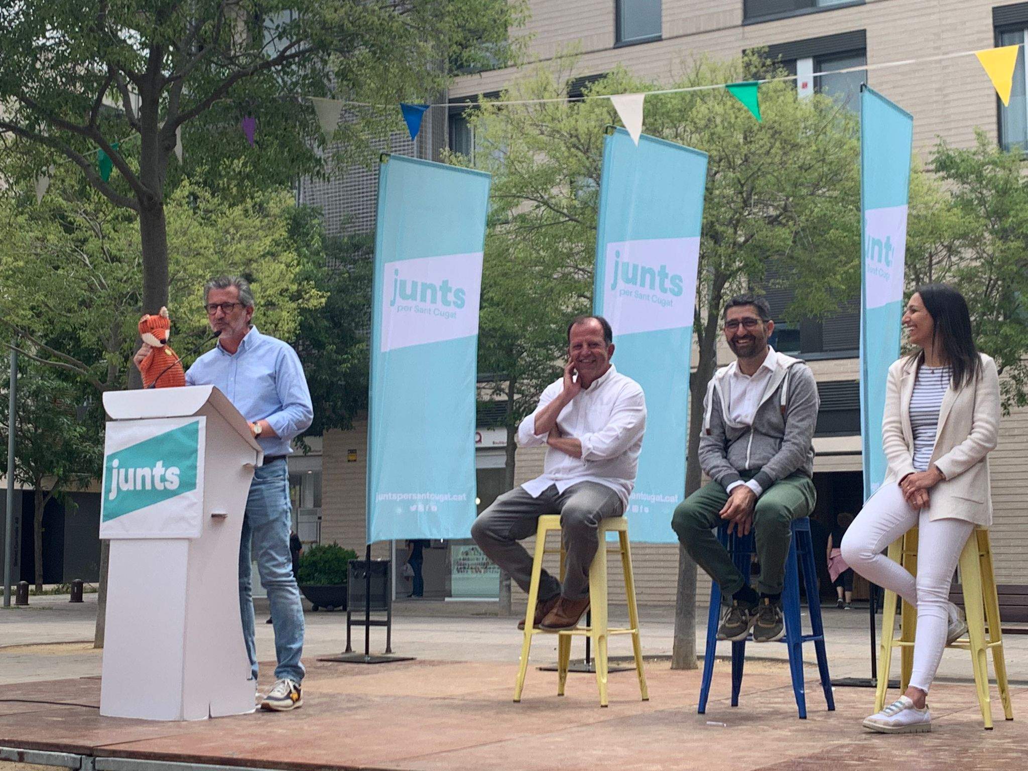 L'alcaldable de Junts, Josep Maria Vallès (esquerra), ha ofert un acte de campanya a Volpelleres juntament amb Carles Brugarolas (número 3 a la llista electoral), Jordi Puigneró (número 5) i Clàudia Fibla (número 17). FOTO: Nielo Ballart