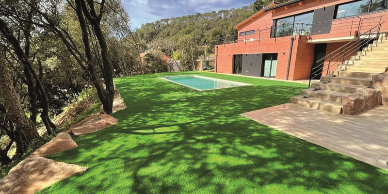 TOT Gespa ofereix la teva solució per al teu jardí amb piscina. FOTO: Cedida
