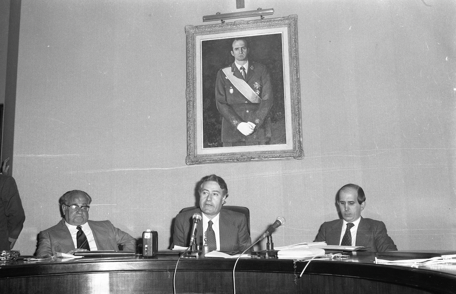 Constitució de l’Ajuntament de Sant Cugat el 1979 amb Àngel Casas FOTO: Carles Cabanas. Fons Cabanas (fotògrafs). 1979. AMSCV