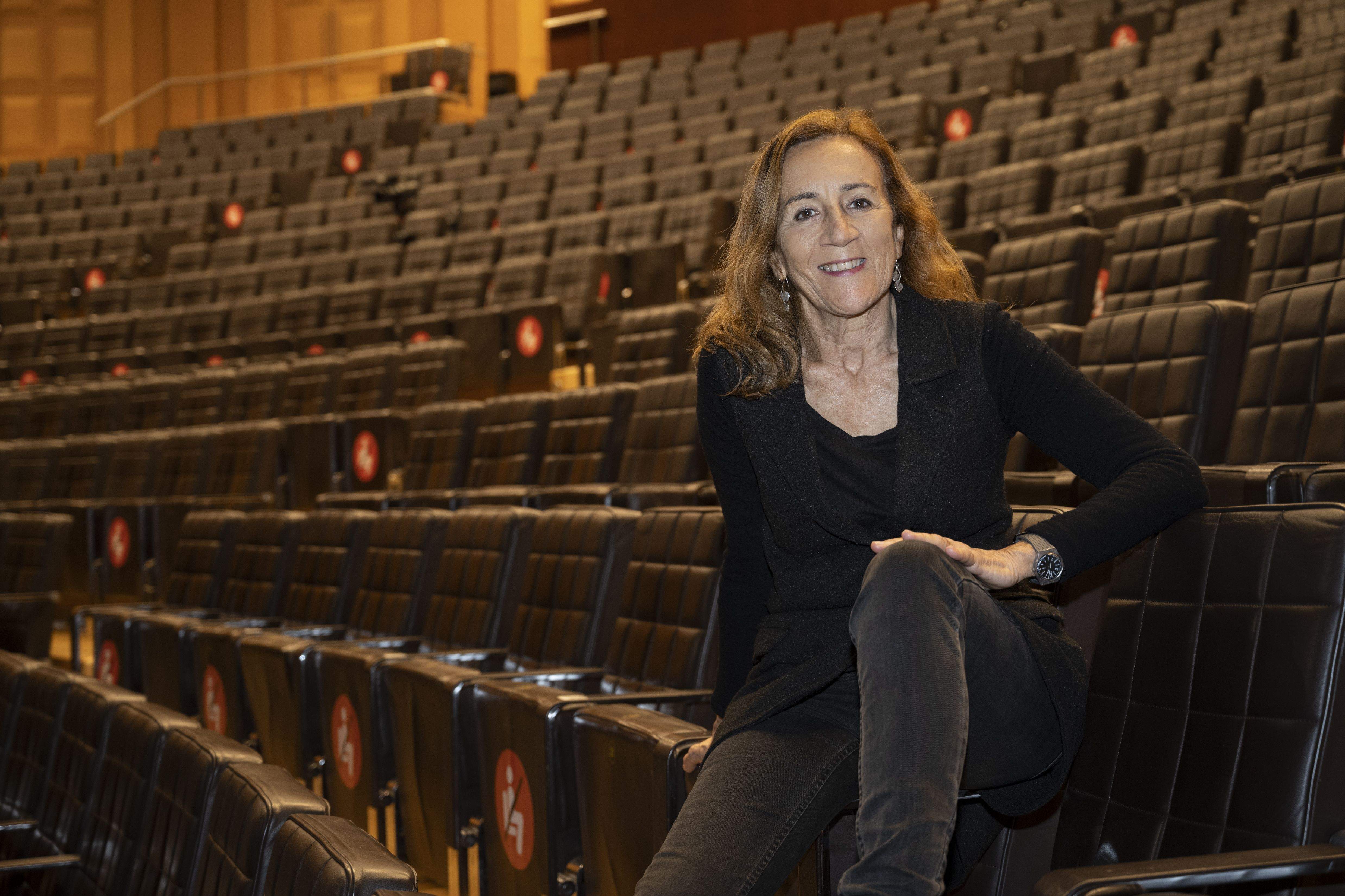 Carme Portaceli, directora de Terra Baixa a la sala gran del TNC, teatre que dirigeix. FOTO:  @May Zircus/TNC