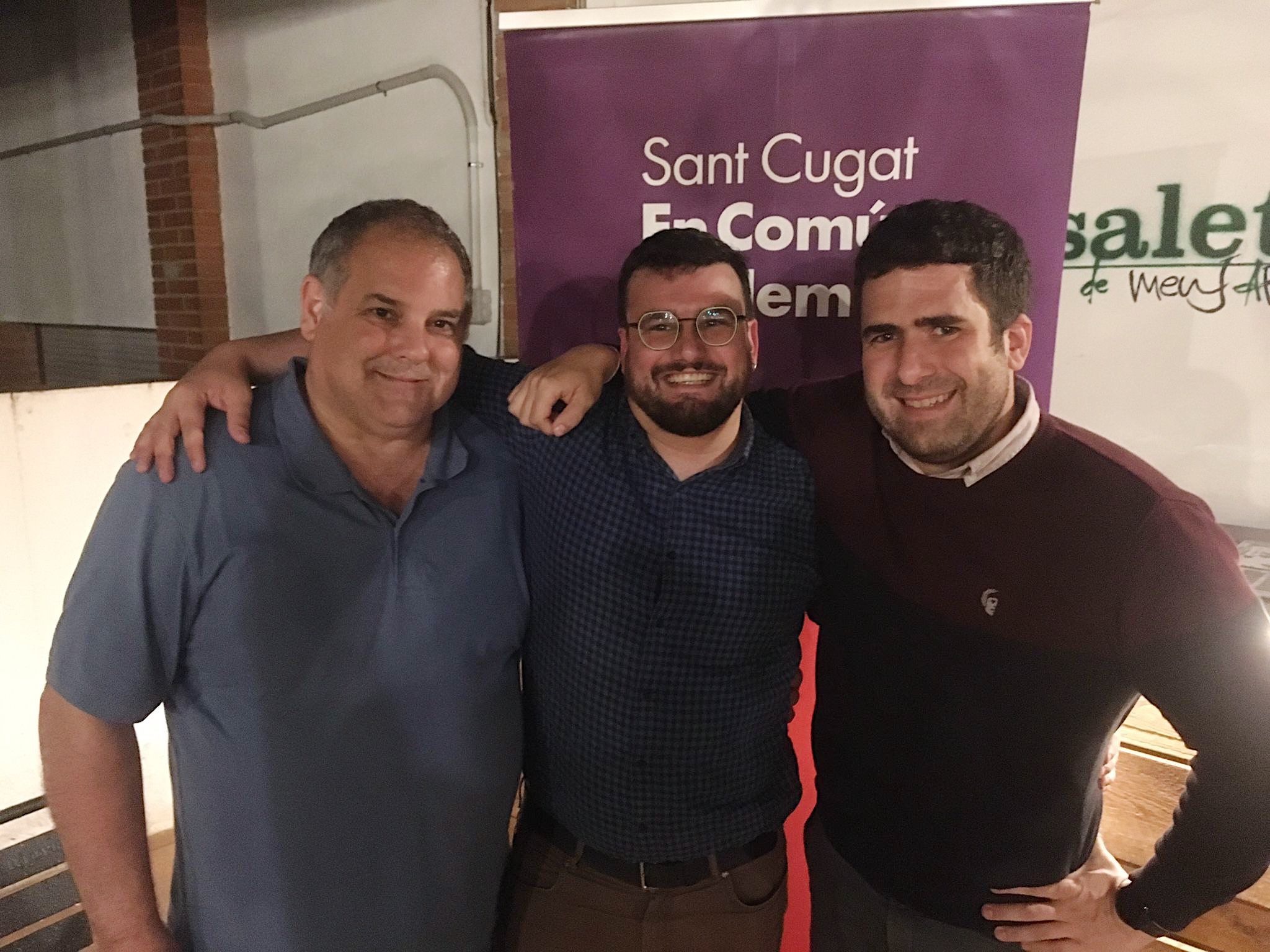 El presidenciable a l'EMD de Valldoreix, Juanjo Cortés, a l'esquerra, i l'alcaldable d'En Comú Podem, Ramon Gutiérrez, al centre. Foto: Cedida