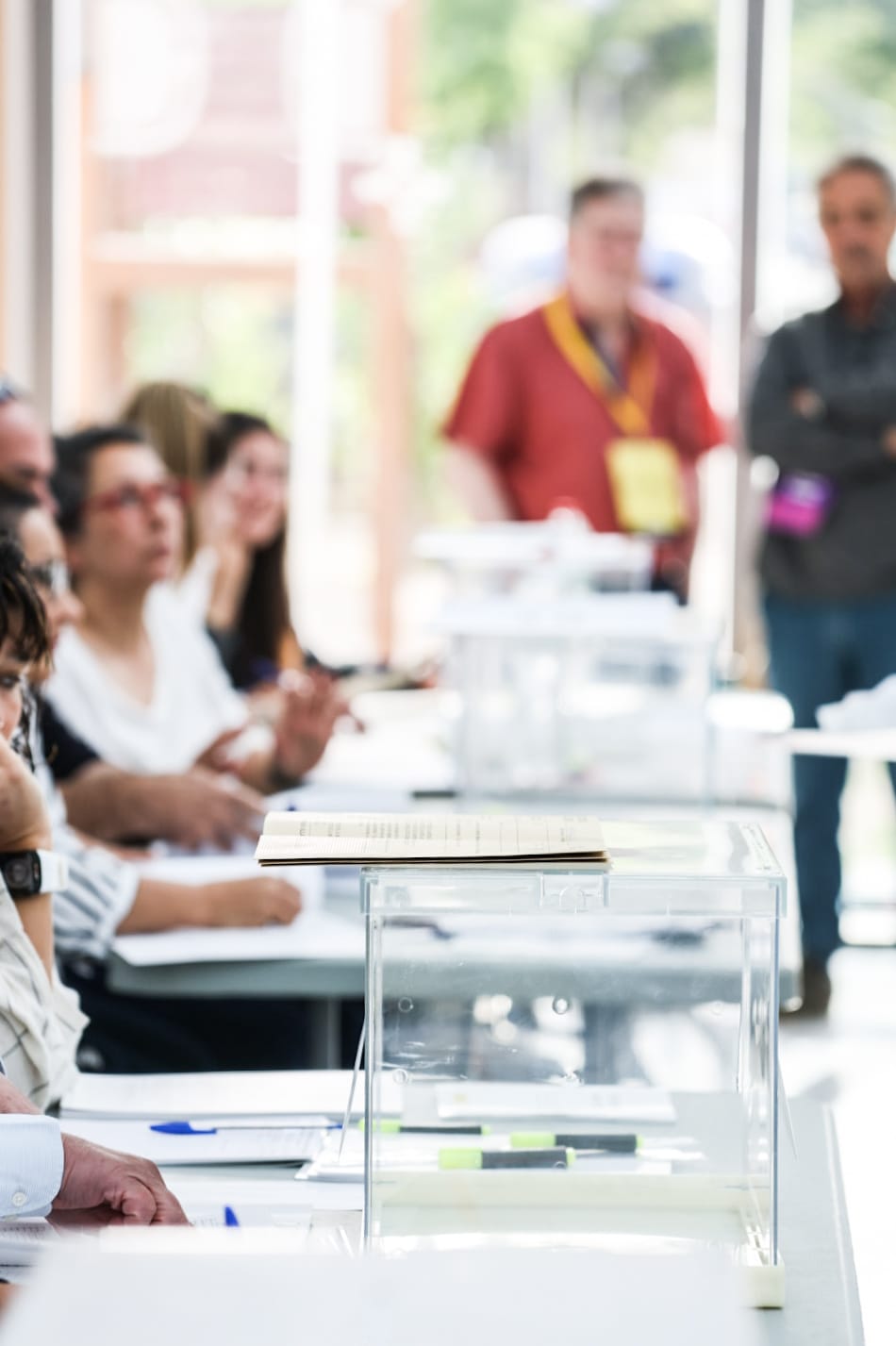 Constitució de les meses aquest matí al casal de Mira-sol 