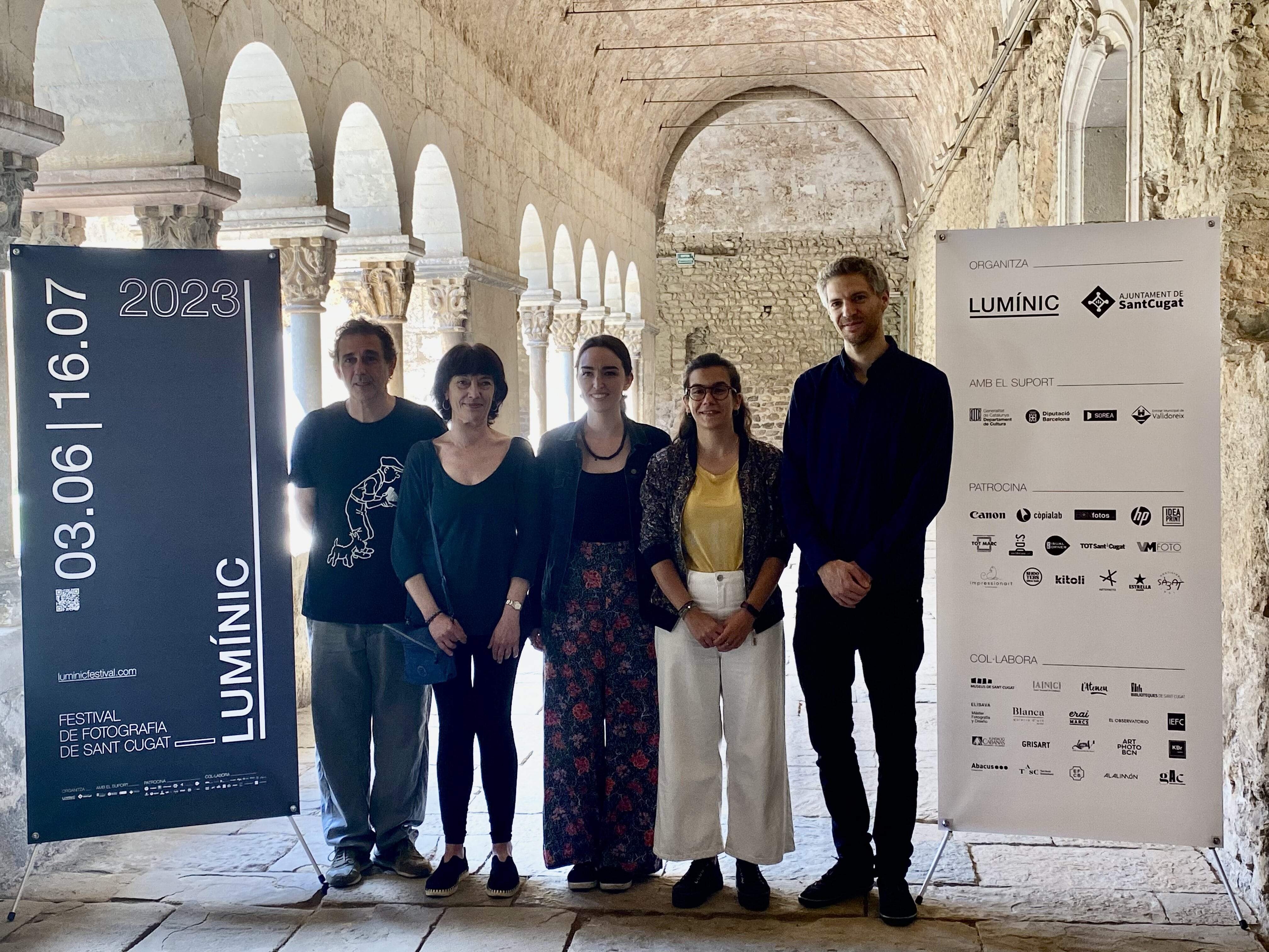 Els directors del LUMÍNIC amb la tinenta d'alcaldia de Cultura i una de les artistes del festival. FOTO: Jan Romaní