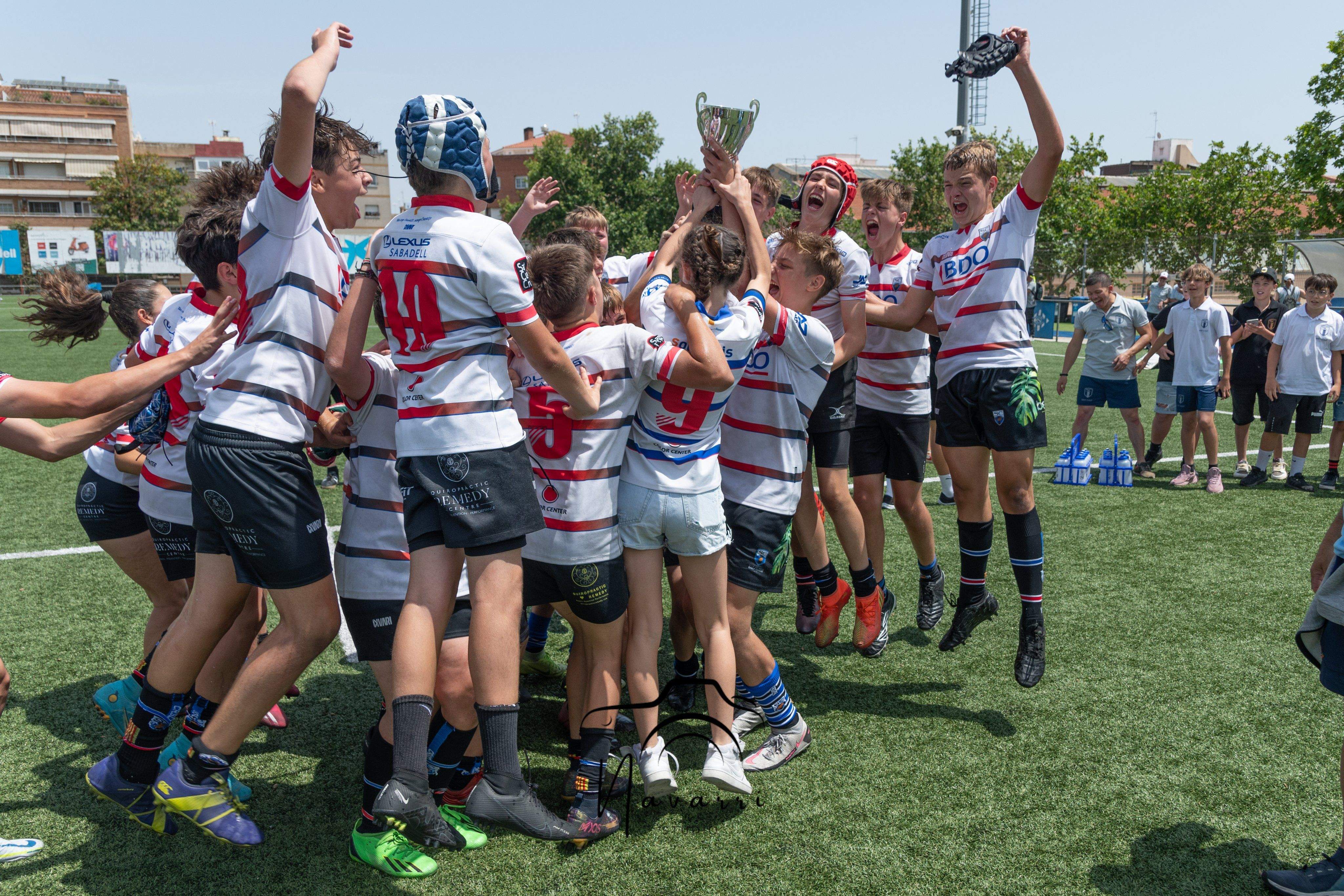 El Rugby Sant Cugat sub-14 celebra el títol de la Copa Catalana. FOTO: Navarri Studio