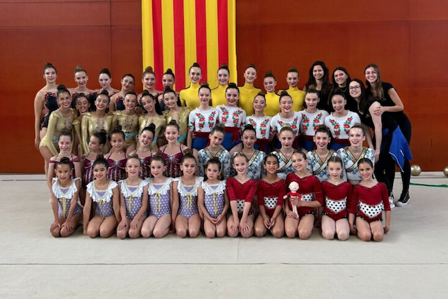 Les gimnastes del Club Gimnàstica Rítmica i Estètica Sant Cugat en la 3a fase de la Copa Catalana Conjunts Primavera. FOTO: Cedida