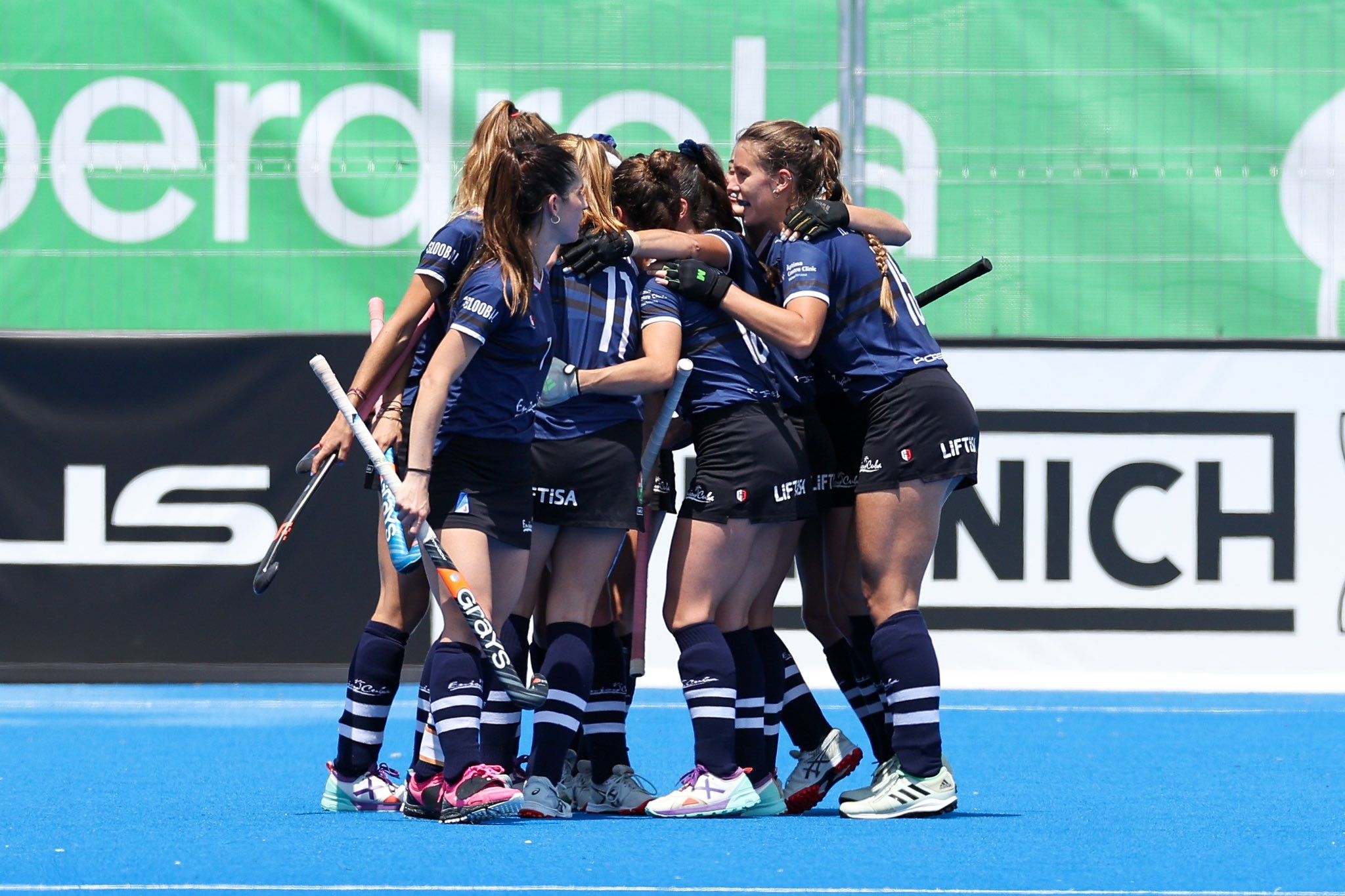 Les jugadores del Junior FC durant un partit contra el Club de Campo Madrid. FOTO: RFEH