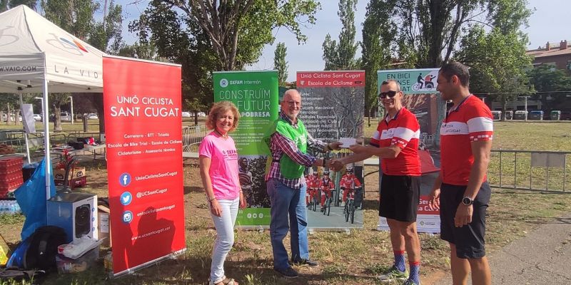 La Unió Ciclista Sant Cugat va mostrar la seva cara solidària amb Intermon Oxfam Sant Cugat. FOTO: Cedida