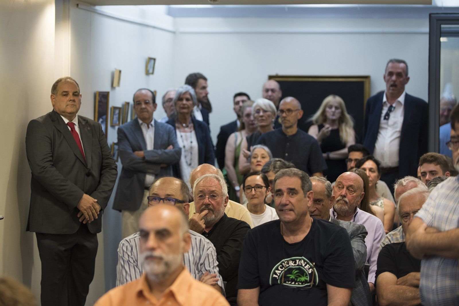 Constitució de la nova junta de Veïns de Valldoreix. FOTO: Bernat Millet.