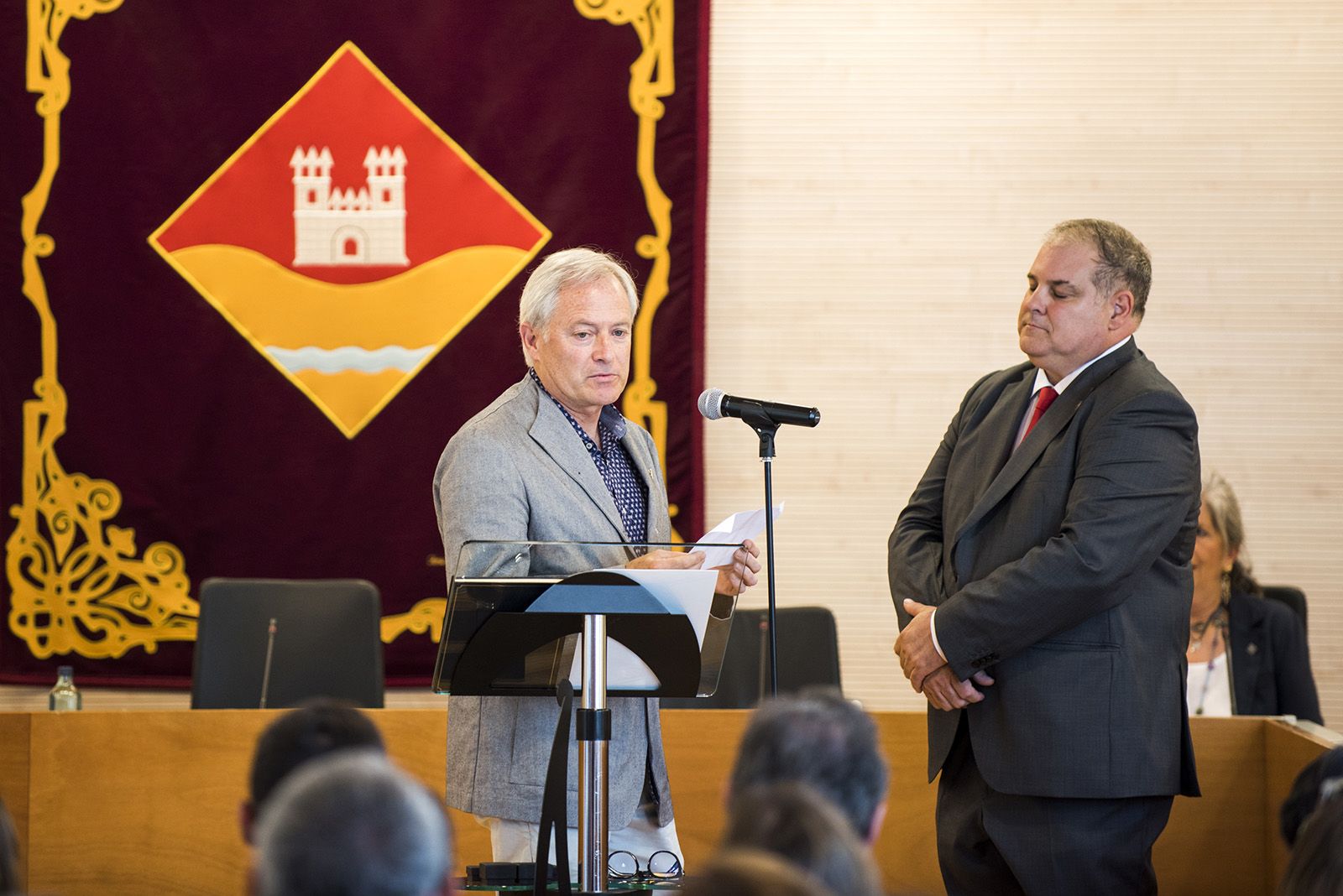 Ramon Segura de ERC pren possessiò de l'acta. FOTO: Bernat Millet.