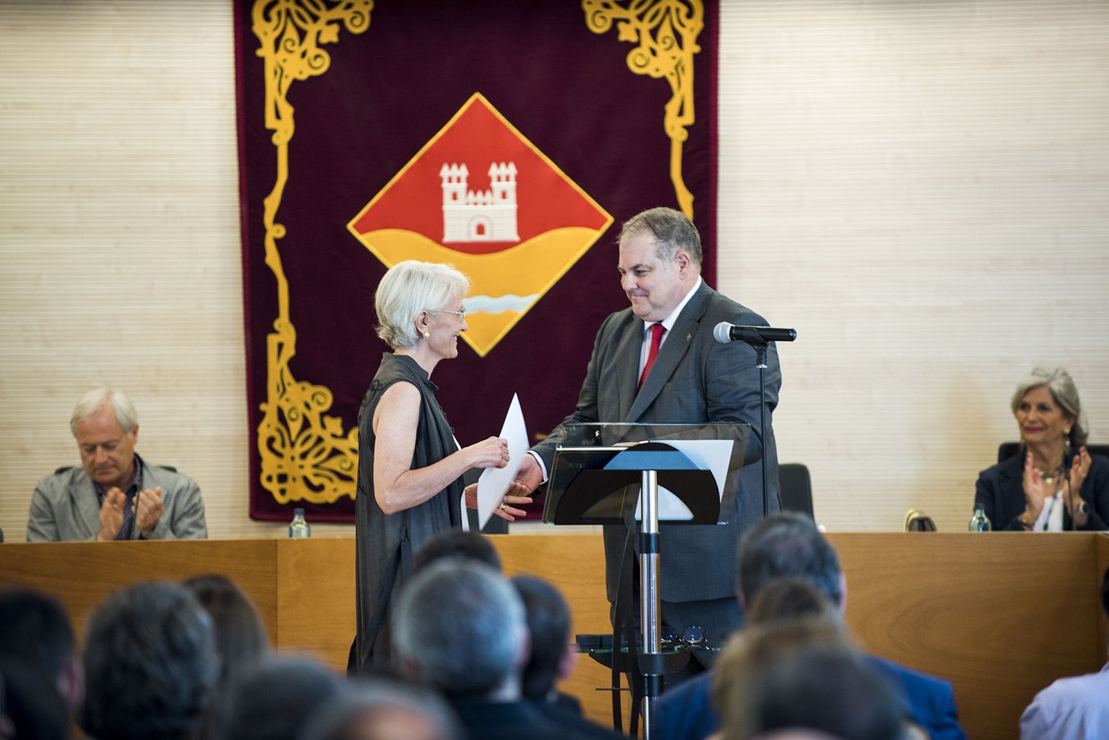 Susanna Casta del PSC pren possessiò de l'acta. FOTO: Bernat Millet.