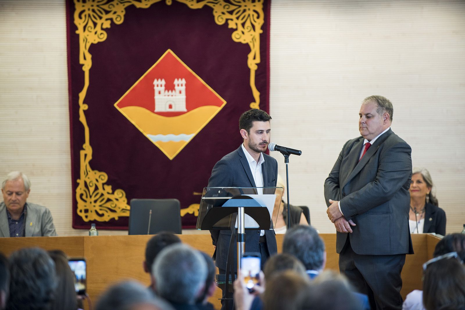 Carlos Aranguren del PP pren possessiò de l'acta. FOTO: Bernat Millet.