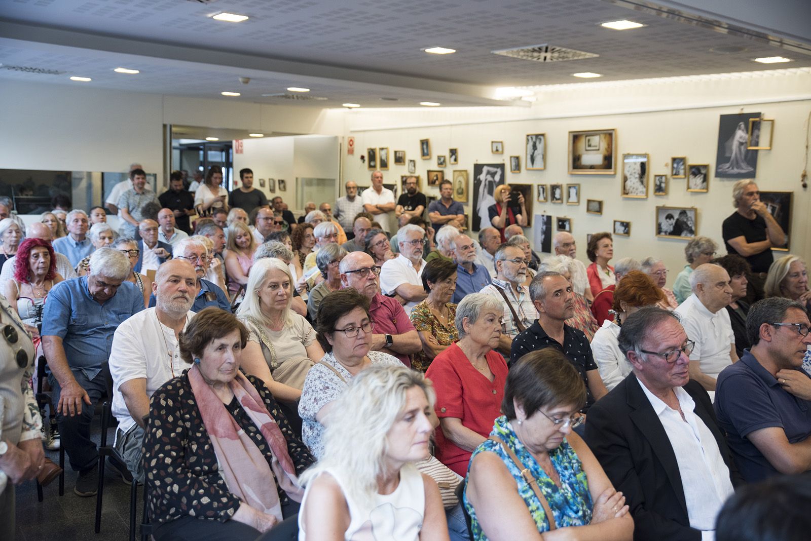 Constitució de la nova junta de Veïns de Valldoreix. FOTO: Bernat Millet.