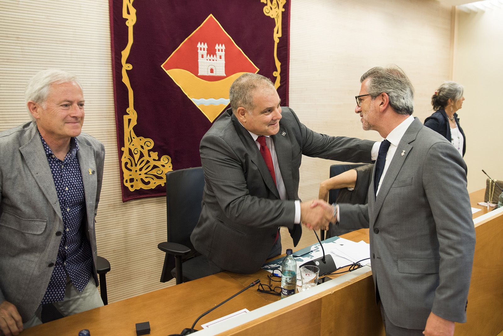 Juanjo Cortés, nou president de la EMD de Valldoreix i Josep Maria Vallès alcade de Sant Cugat del Vallès. FOTO: Bernat Millet.