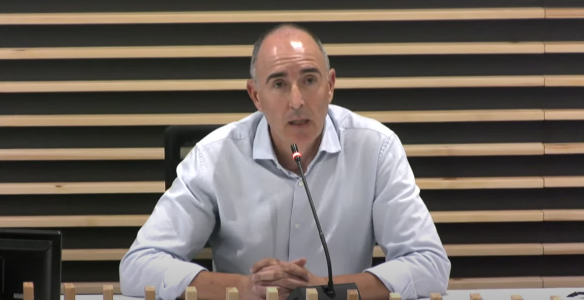 Jordi Joly, en la salutació al personal municipal de Josep Maria Vallès. FOTO: Cedida