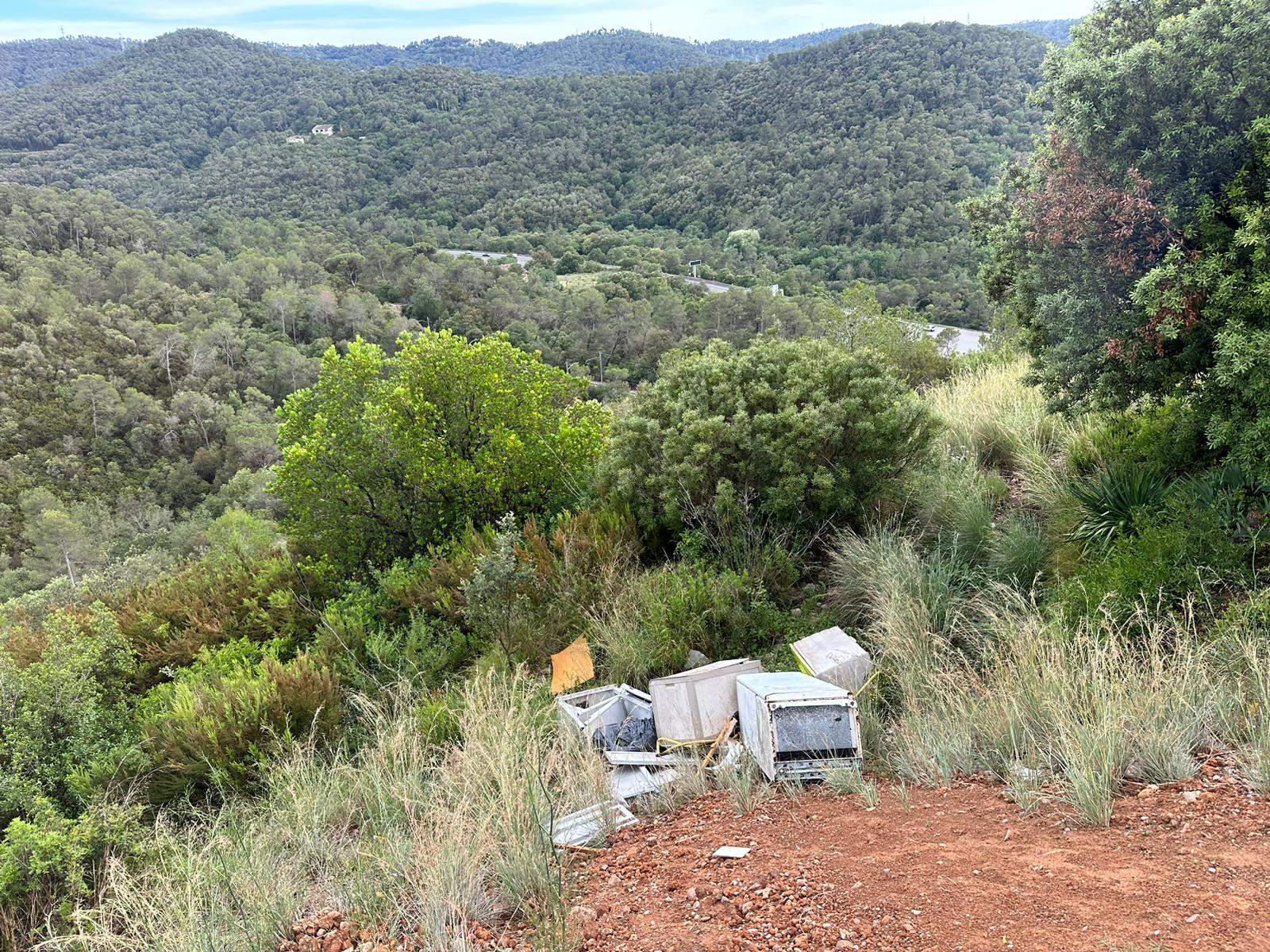 Abocament de deixalles a Collserola