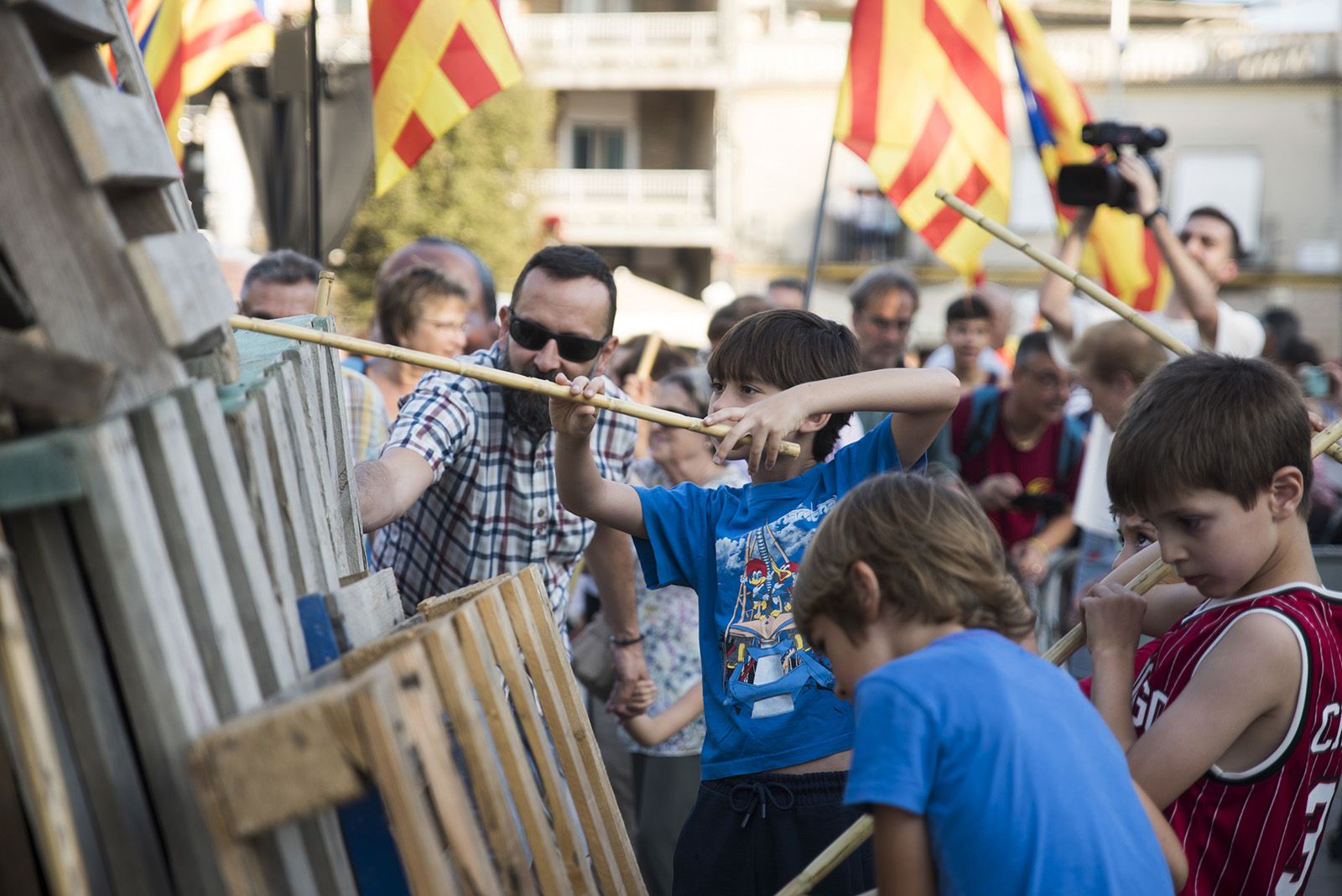 Rebuda de la Flama del Canigó amb el Ball d'homenatge i lectura del manifest, enguany escrit per Lluís Puig i Gordi. FOTO: Bernat Millet