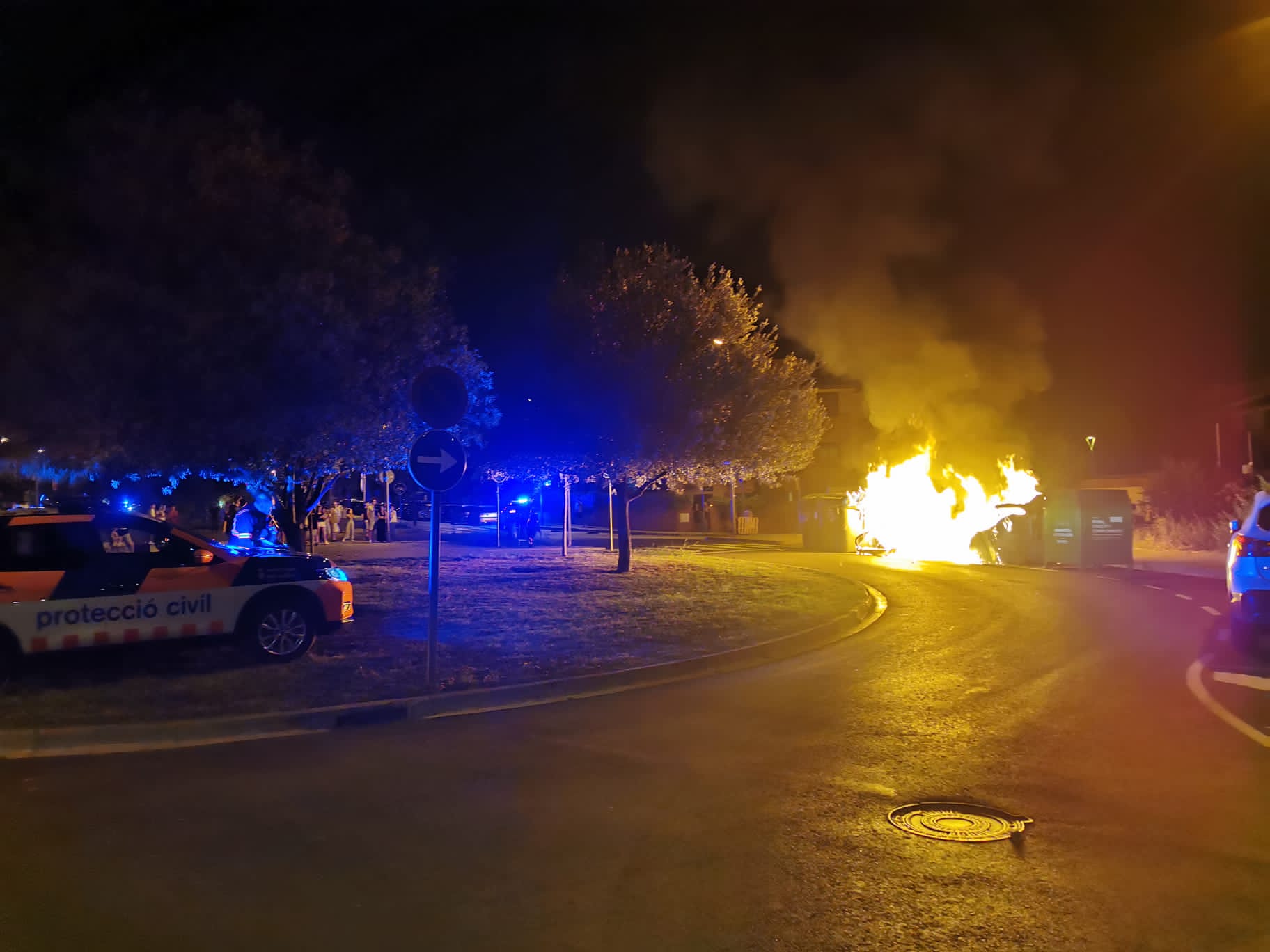 Foc de contenidor a Mira-sol FOTO: Cedida 