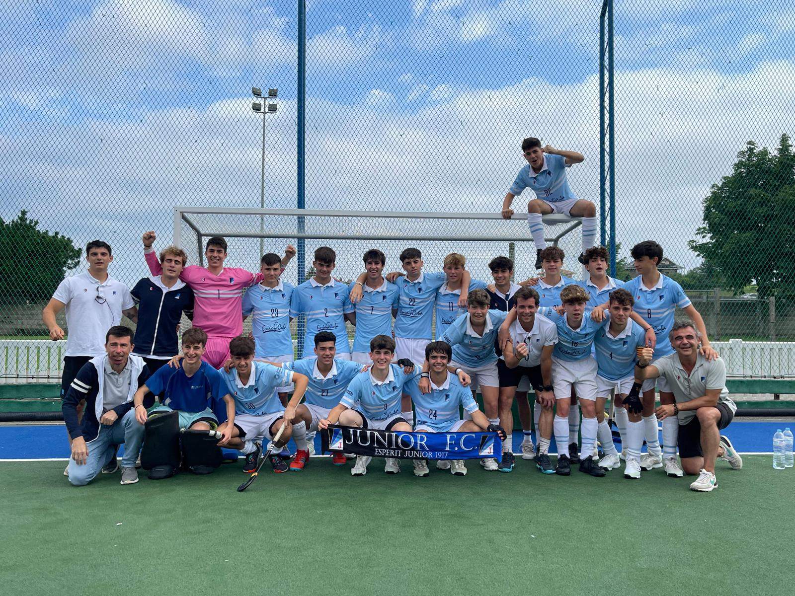 El juvenil masculí del Junior FC es va imposar a l'RC Jolaseta en la lluita pel bronze en el Campionat d'Espanya d'hoquei herba. FOTO: Cedida