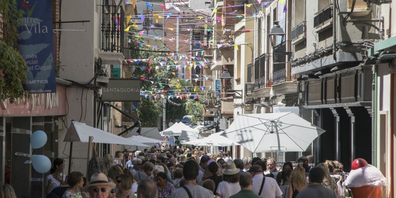 Gent passejant al carrer Santa Maria. 2017. FOTO: Lali Puig