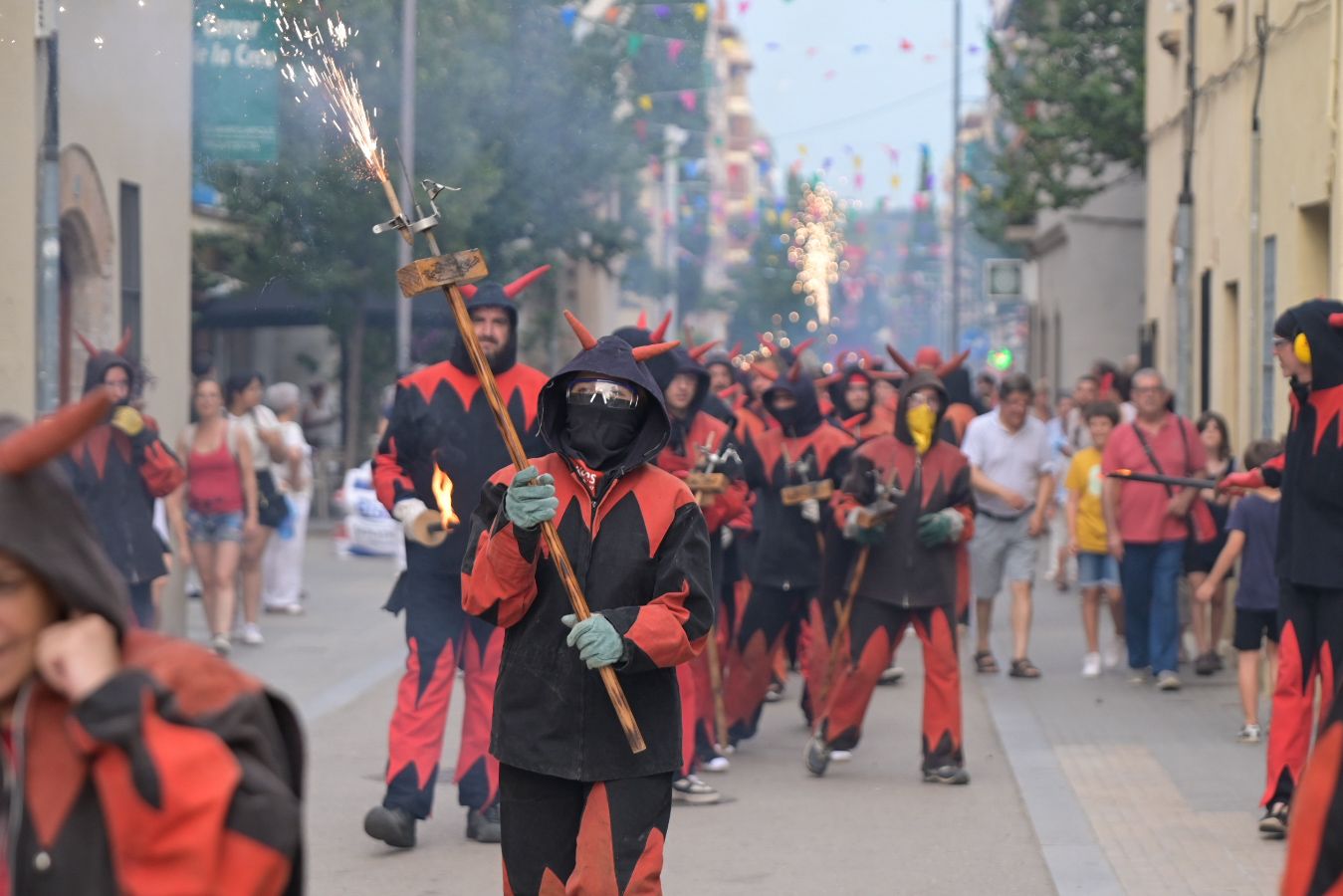 Diables de Sant Cugat al seguici d'inici de la Festa Major FOTO: Albert Canalejo