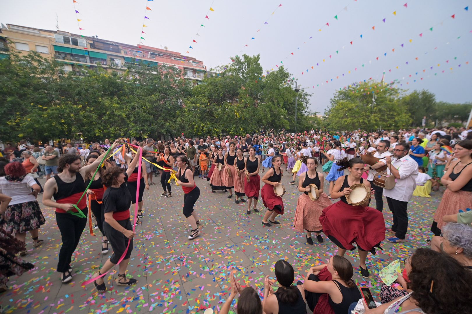 Esclat de Festa Major amb els Bastoners FOTO: Albert Canalejo